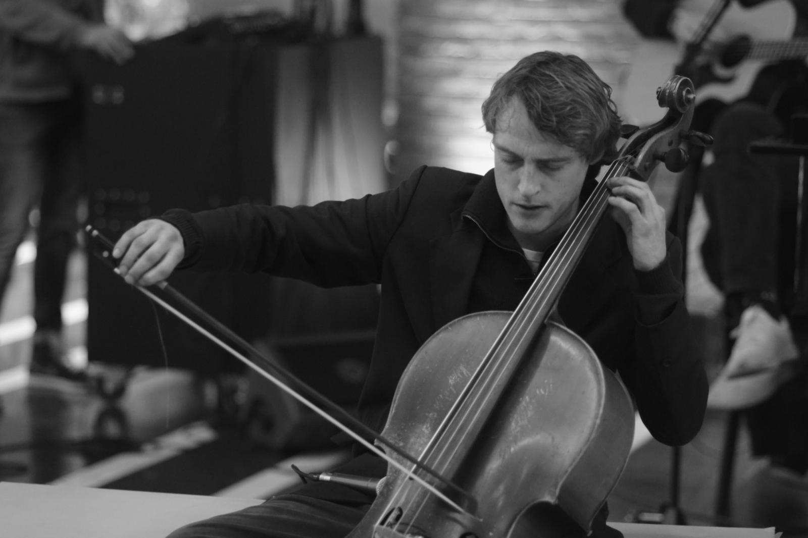 Floris de Wolf live met cello